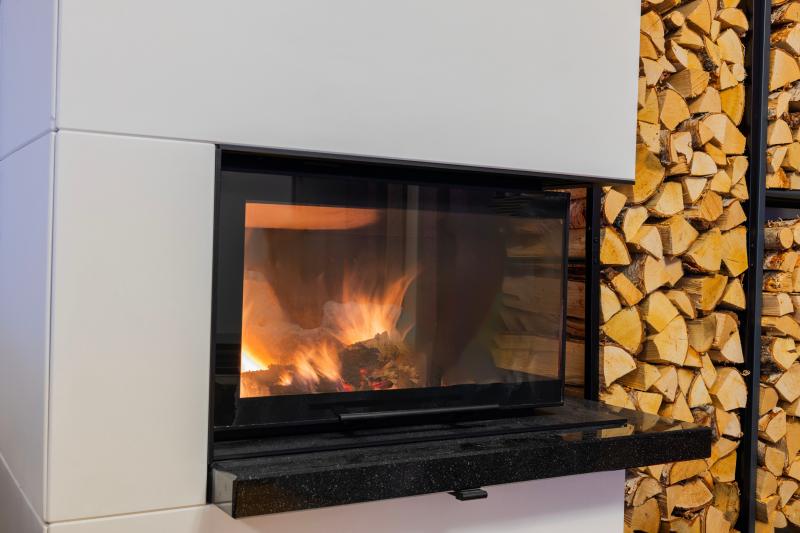 Comment choisir le meilleur bois de chauffage pour votre foyer ?